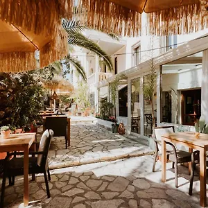 3* Hotell Le Petit Castel